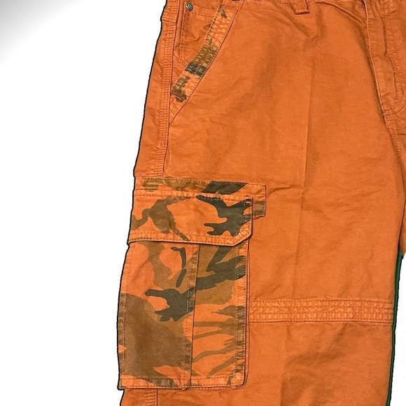 💥💋💥NWOT Men Camo Cargo Pocket Shorts Color:Rust Size: 36 Inseam:12”Length:23" - Picture 3 of 7